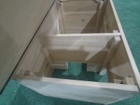 Casa para erizos de madera de pino con una entrada