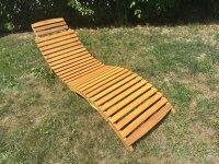 Set Gartenliege mit Auflage in beige und Tisch