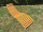 Set Gartenliege mit Auflage in beige und Tisch