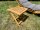 Set Gartenliege mit Auflage in grau/beige und Tisch
