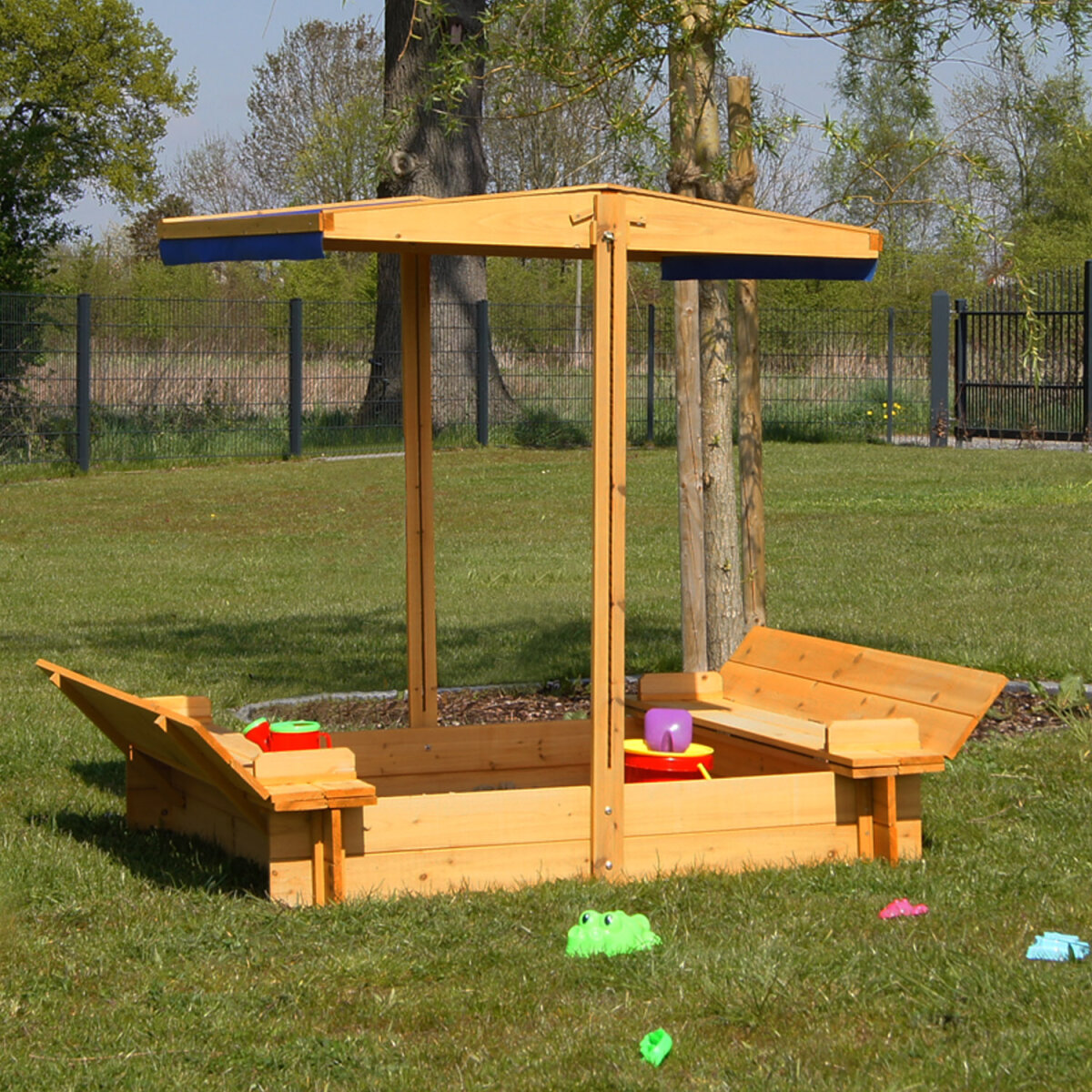 Houten zandbak met dak HIER kopen
