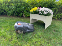 Hochbek i garaż na robota koszącego z drewna świerkowego,...